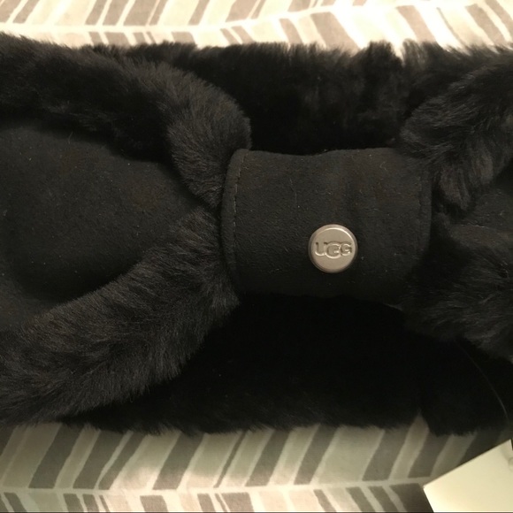 SOLD - UGG Genuine Shearling Bow Headband - Black - Picture 5 of 8